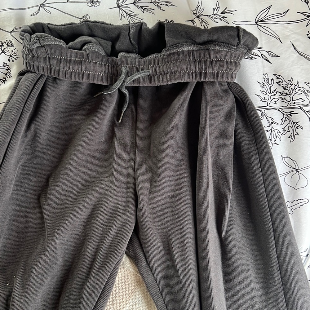Grey joggers / sweat pants